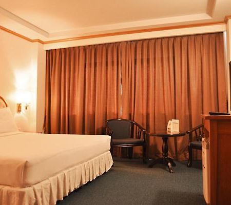 Western Grand Hotel Ratchaburi エクステリア 写真